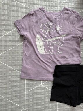 Old Navy|Baby girl/toddler set,Graphic Tee w White Surf Print & biker shorts•••